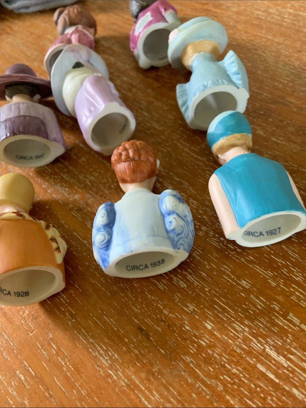 1980s Avon Set of 8 Pastel Porcelain Thimbles - Picture 13 of 16
